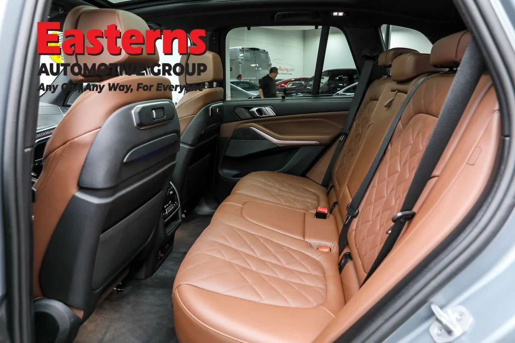 Used 2025 Gray BMW xDrive40i image 21