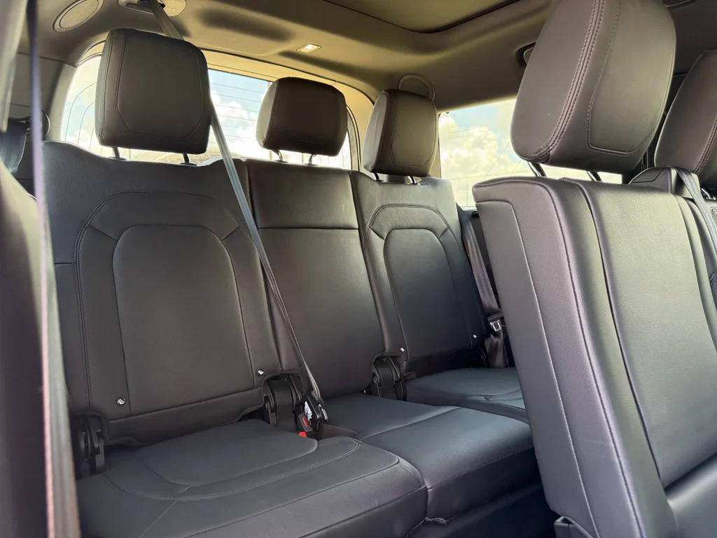 Used 2023  Land Rover X-Dynamic SE image 32