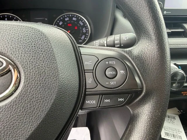 Used 2021  Toyota XLE image 23