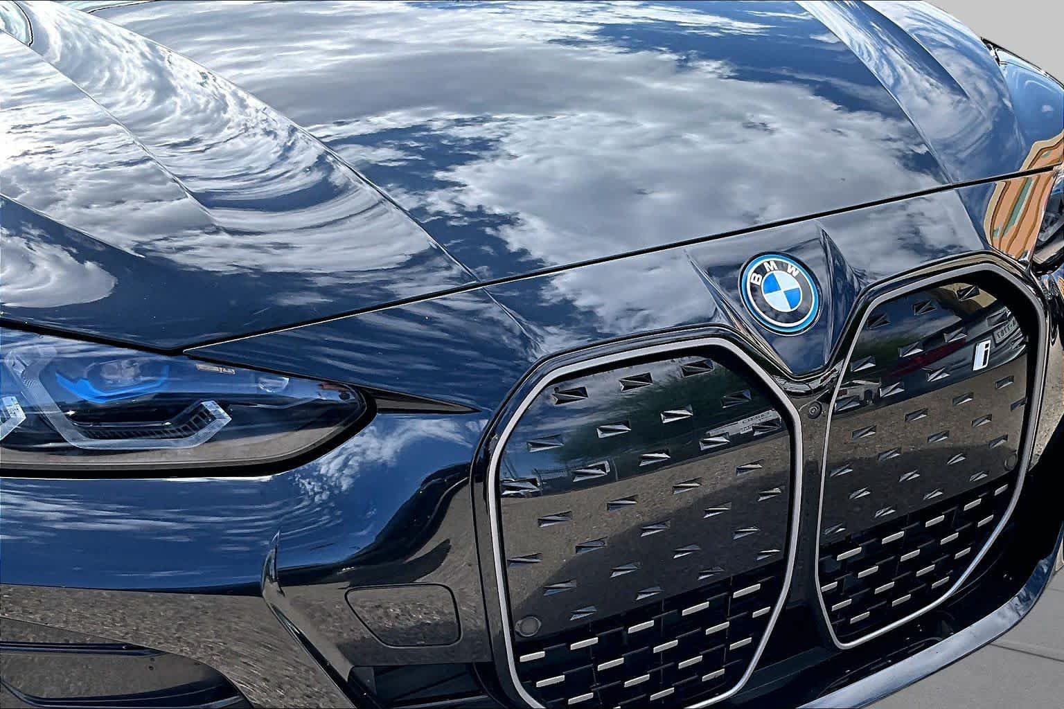 Used 2023 Black Sapphire Metallic BMW eDrive40 image 29