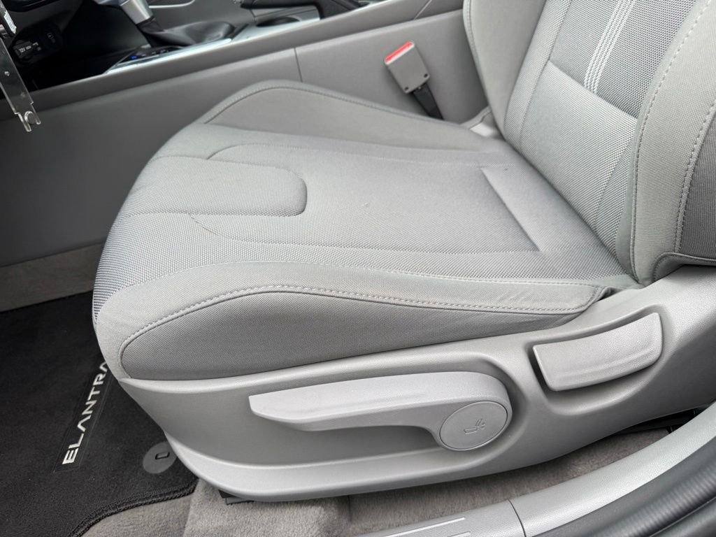 Used 2024 Abyss Black Hyundai SE image 13