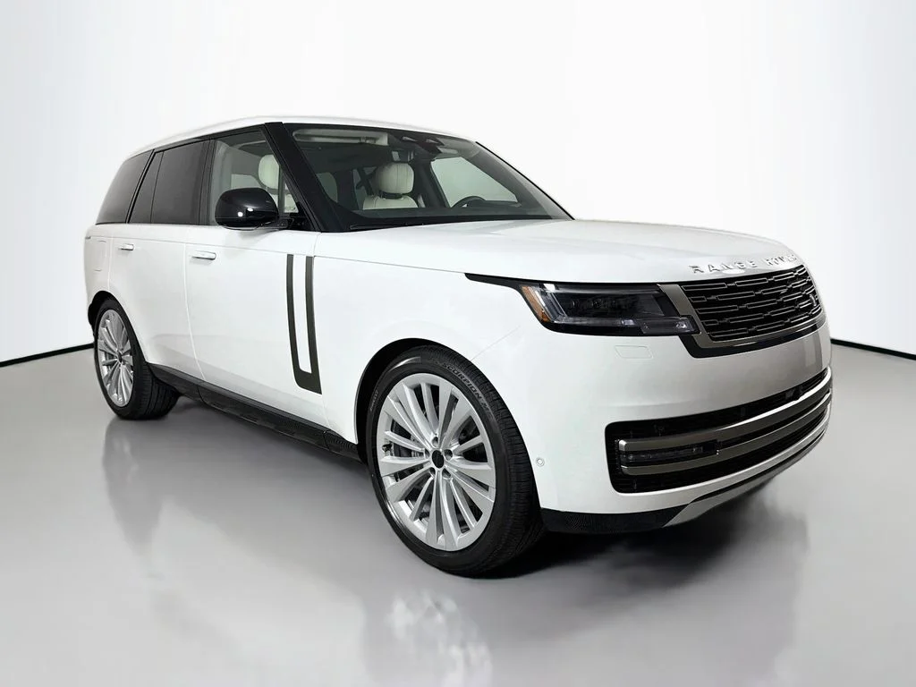 New 2026 Fuji White Land Rover SE image 3
