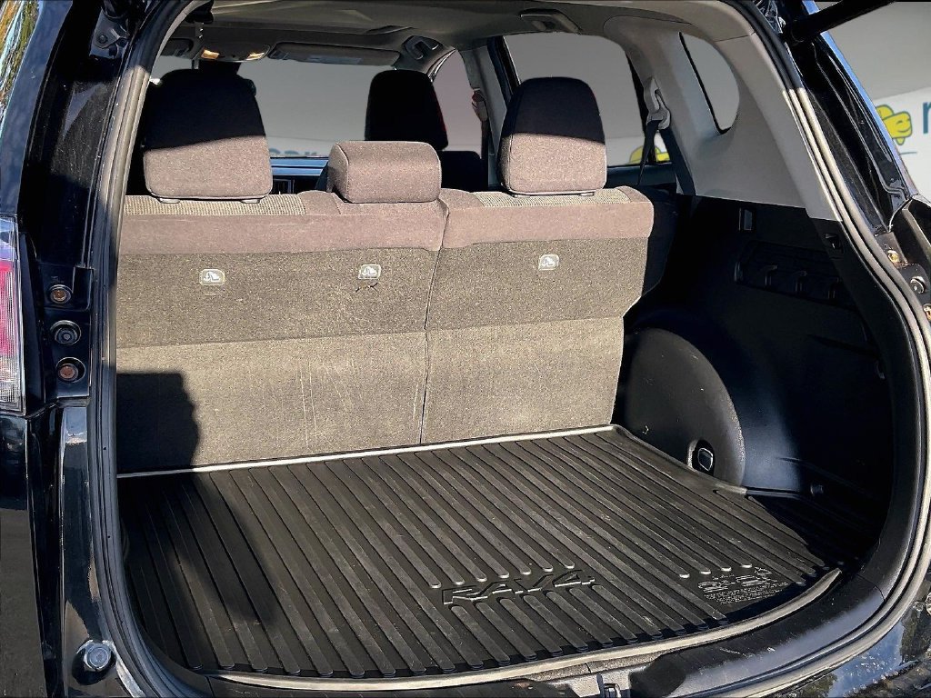 Used 2018 Black Toyota XLE image 33