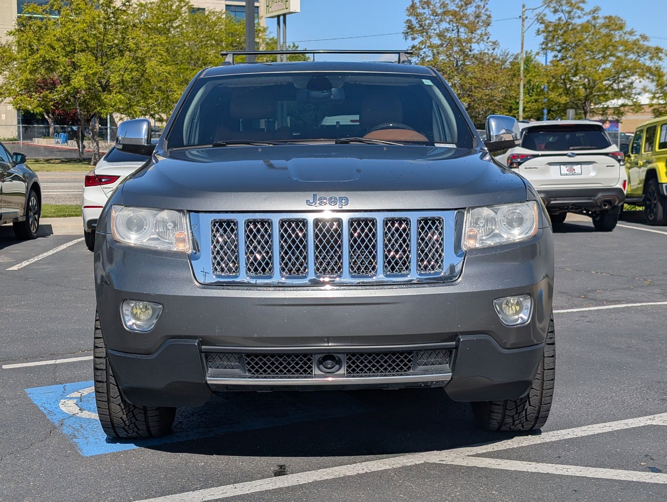 Used 2011 Mineral Gray Metallic Jeep Overland Summit image 9