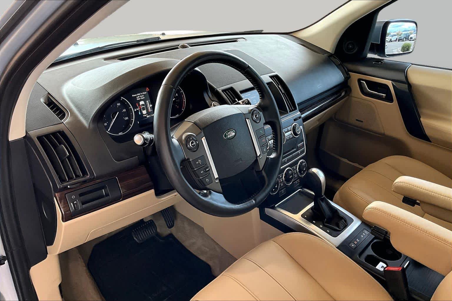 Used 2014 Indus Silver Land Rover  image 17