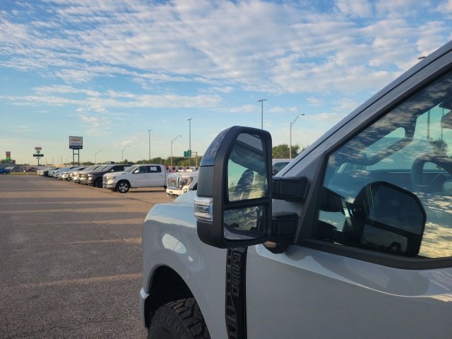 New 2027 Gray Metallic Ford Lariat image 11