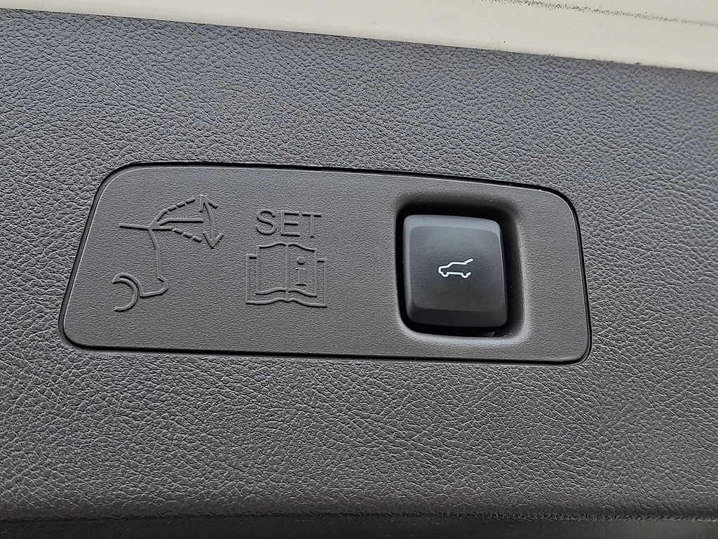 Used 2020 White Lincoln Reserve image 33
