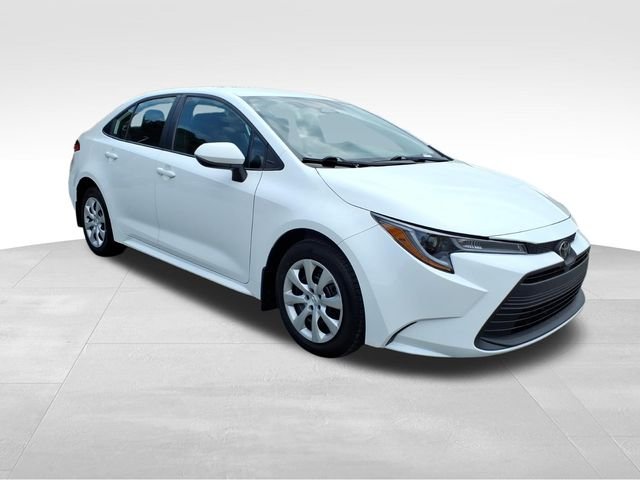 Used 2025 White Toyota LE image 13