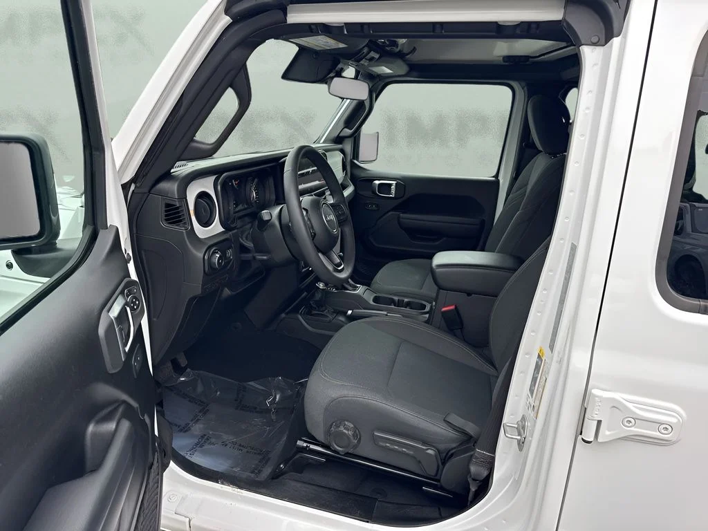 Used 2025 White Jeep Sport S image 9