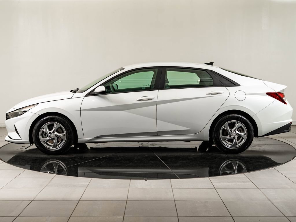 Used 2021 Quartz White Hyundai SE image 5