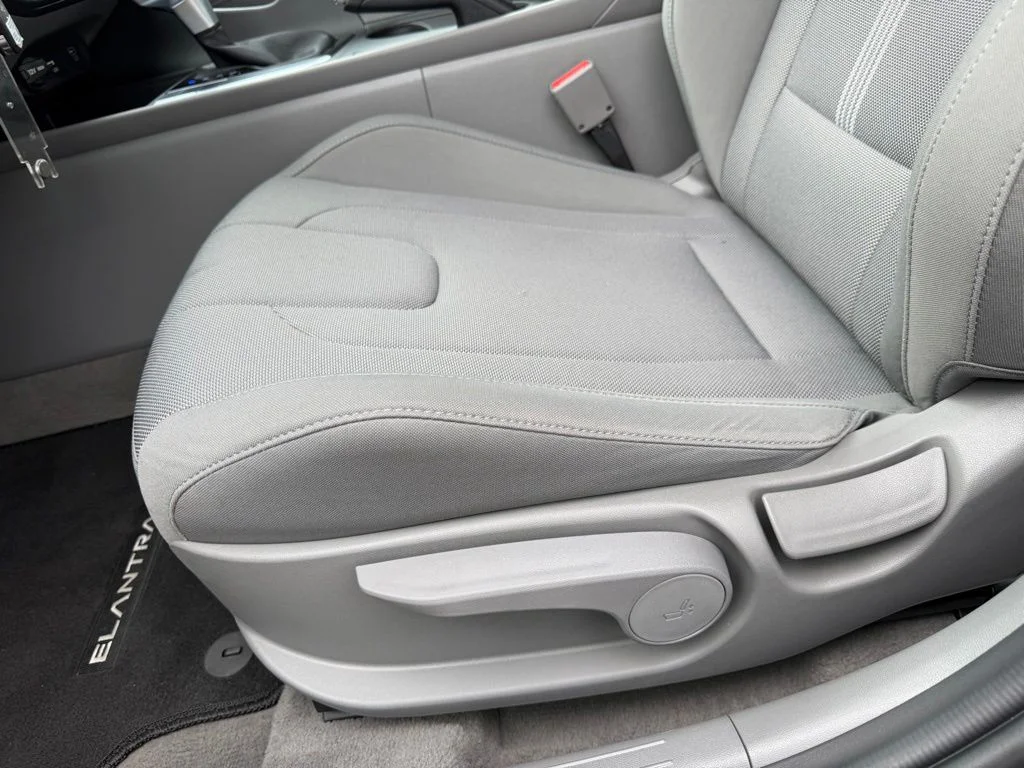Used 2024 Black Hyundai SE image 13