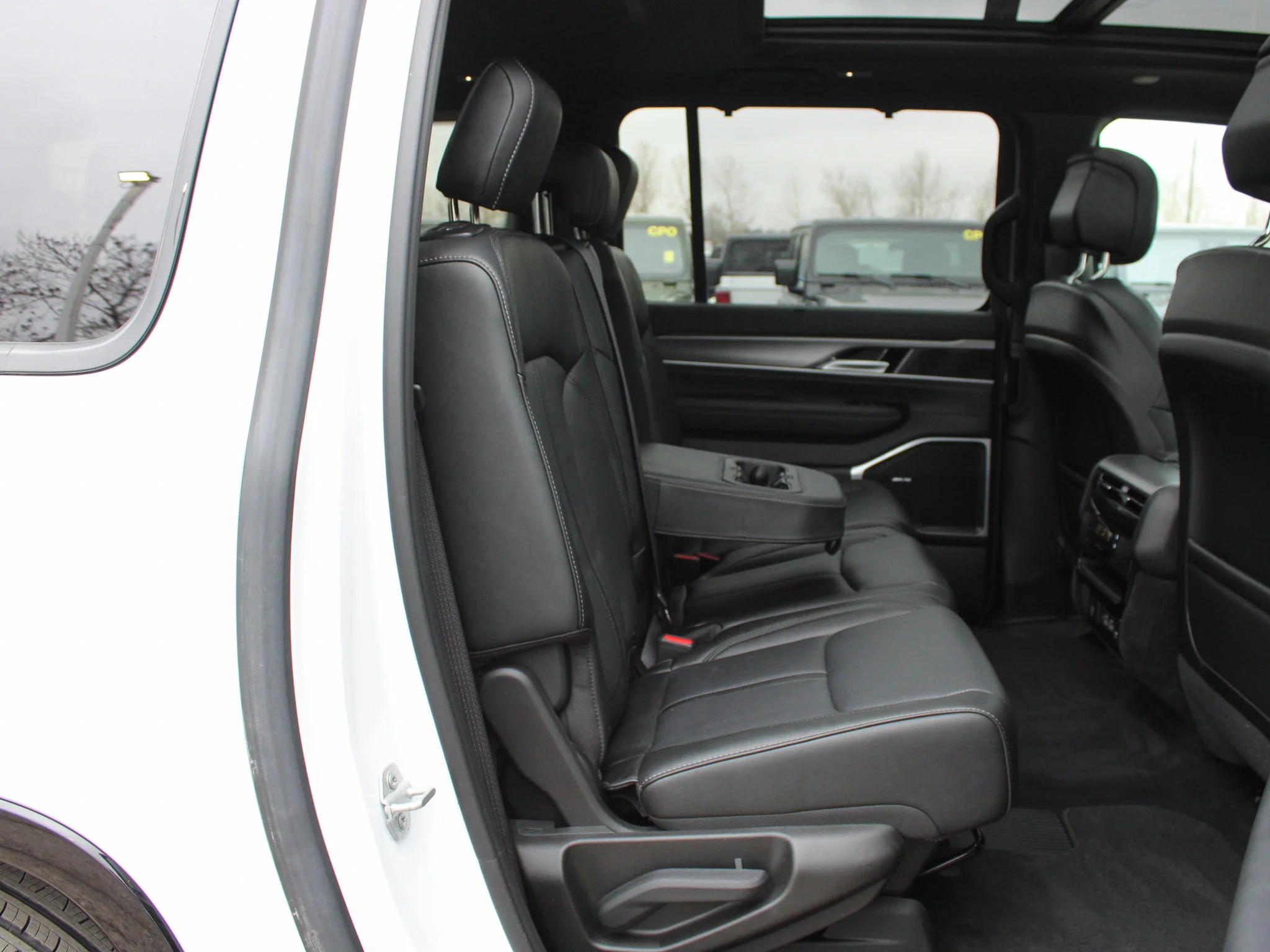 Used 2025 White Jeep Series II Carbide * HD Trailer?Tow | Three Panel Sunroof | 8 Seats | Heated Seats | Apple CarPlay image 26