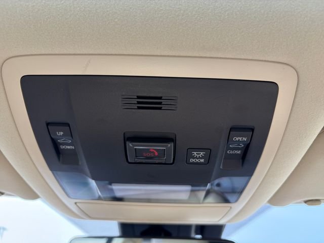 Used 2022 White Lexus 450h image 20