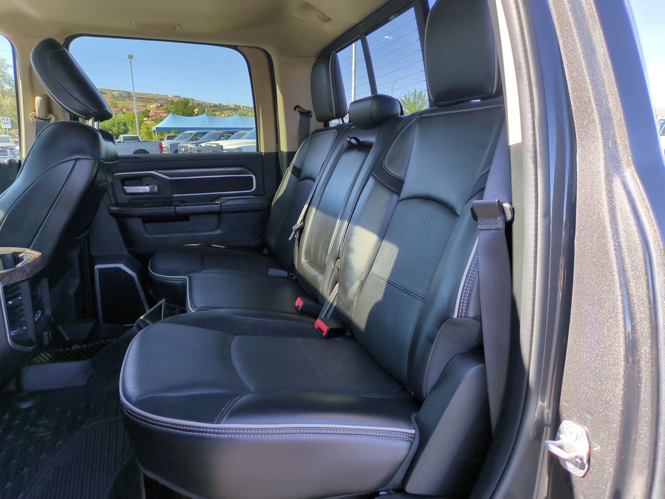 Used 2019 Granite Crystal Clearcoat Metallic Ram Laramie image 27