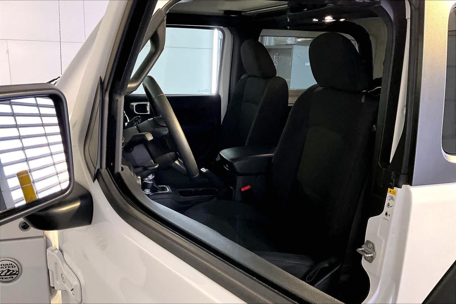 Used 2020 Bright White Clearcoat Jeep Sport S image 9