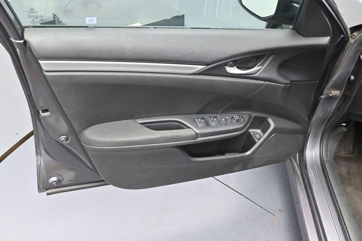 Used 2018 Modern Steel Metallic Honda LX image 9