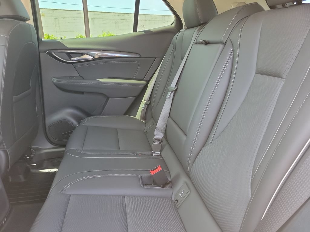 Used 2023 Summit White Buick Essence image 10