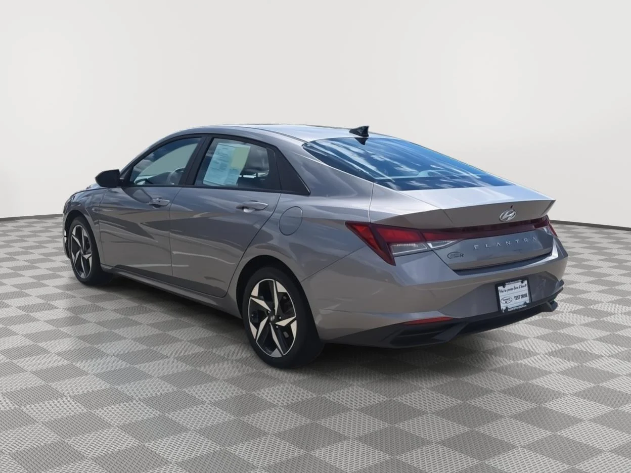 Certified Used 2023 Fluid Metal Hyundai SEL image 7