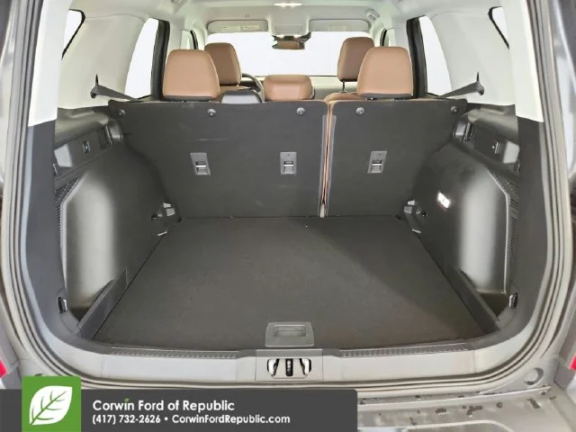 New 2026 Carbonized Gray Metallic Ford Outer Banks® image 57