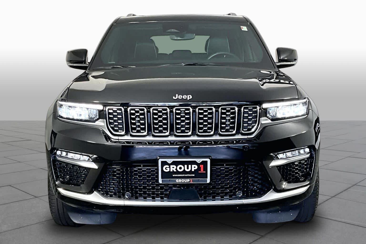 Used 2022 Diamond Black Crystal Pearlcoat Jeep Summit image 3