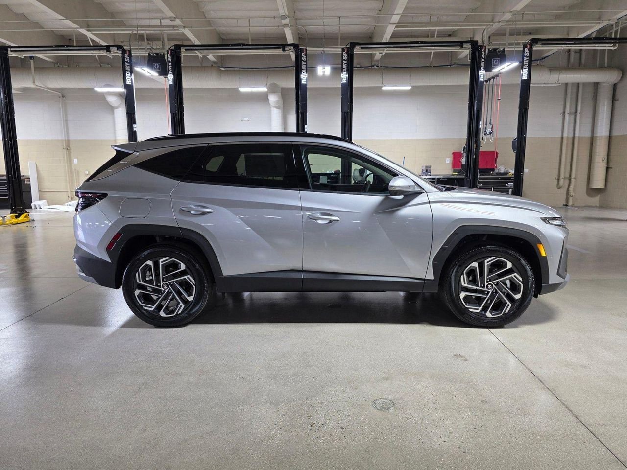 New 2026 Shimmering Silver Hyundai Limited image 8
