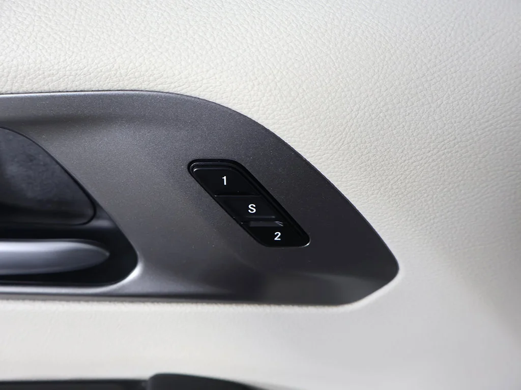 Used 2024 Silver Mist Clearcoat Chrysler Touring L image 40