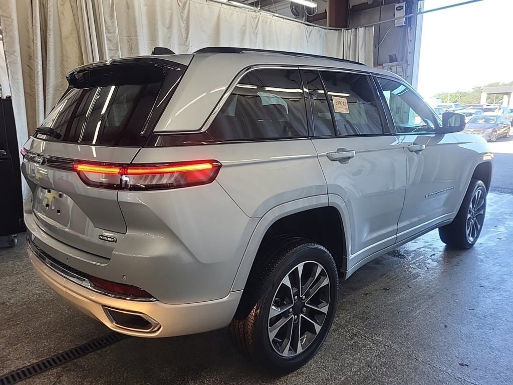 Used 2023 Silver Jeep Overland 4xe image 17