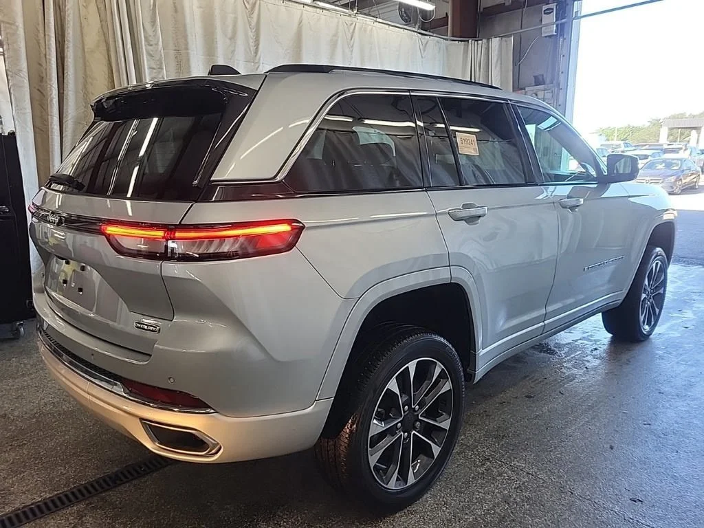 Used 2023 Silver Jeep Overland 4xe image 17