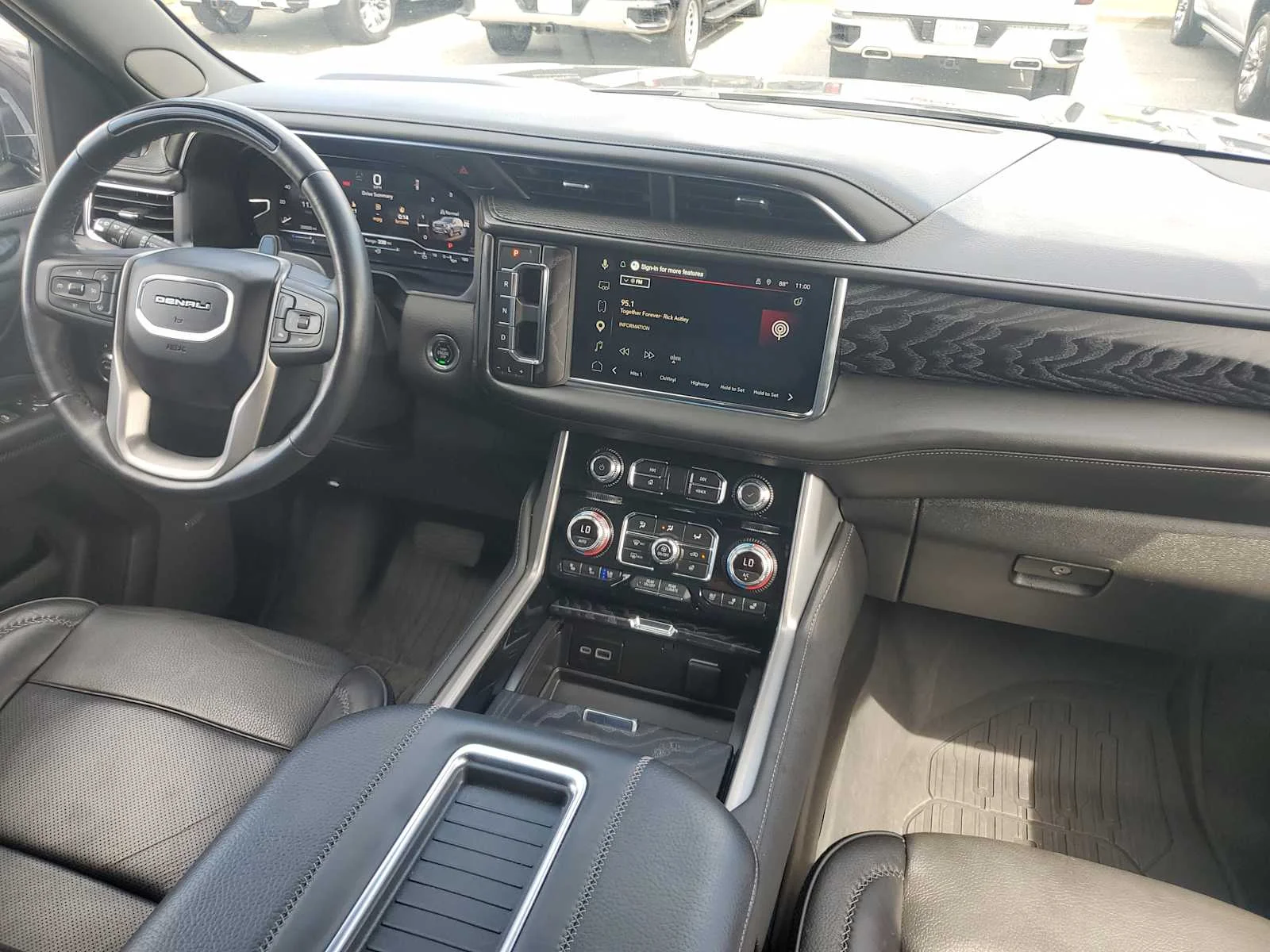 Used 2023 TITANIUM RUSH METALLIC GMC Denali image 19