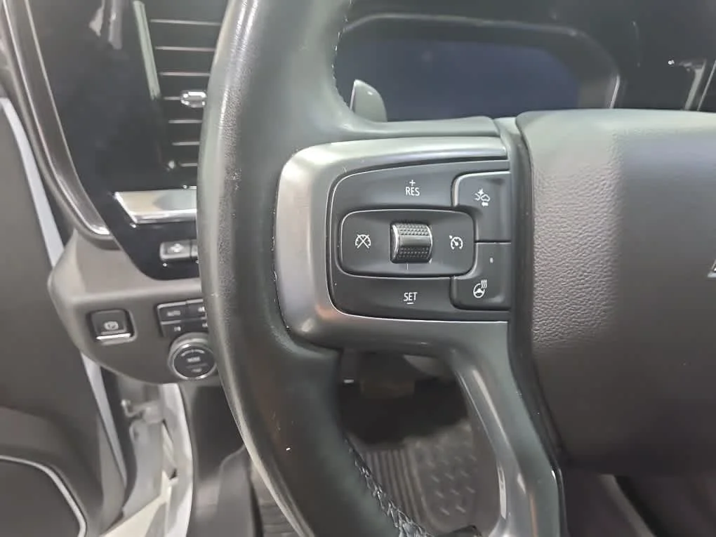 Used 2024 Iridescent Pearl Tricoat Chevrolet LTZ image 18
