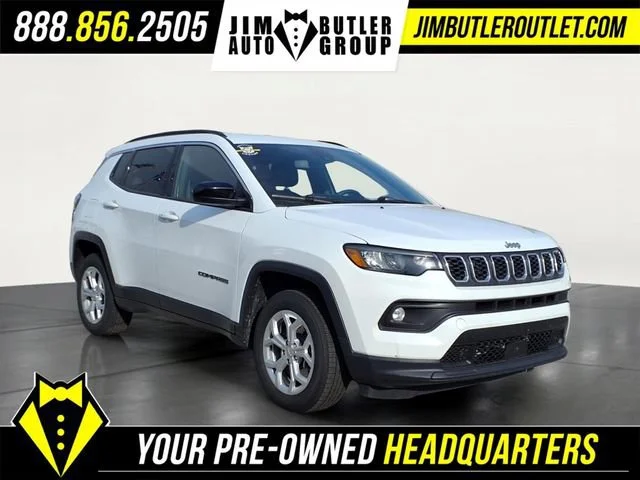 Used 2024  Jeep Latitude image 26