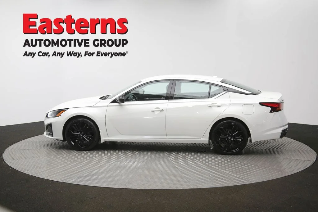 Used 2023 White Nissan 2.5 SR image 60