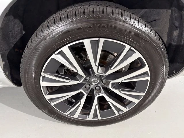Used 2020 Silver Volvo T6 Momentum image 7