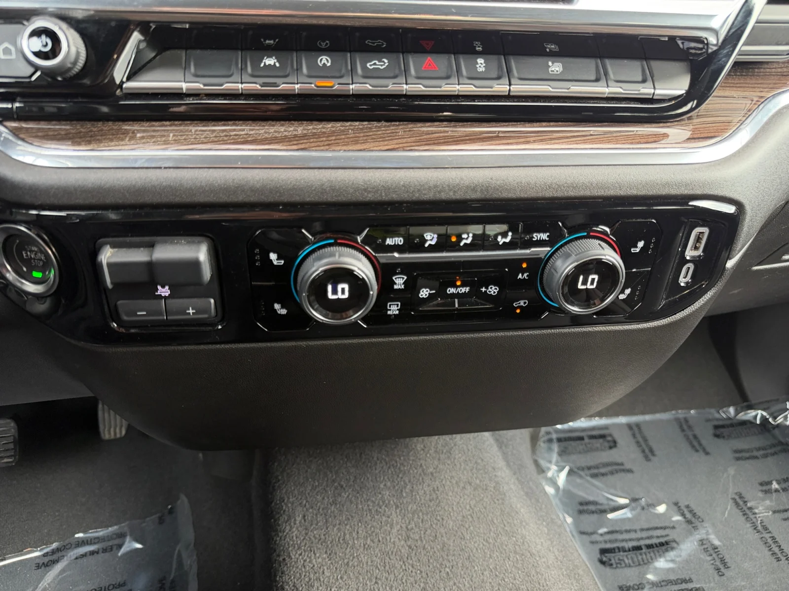 Used 2025 Summit White Chevrolet LT image 22
