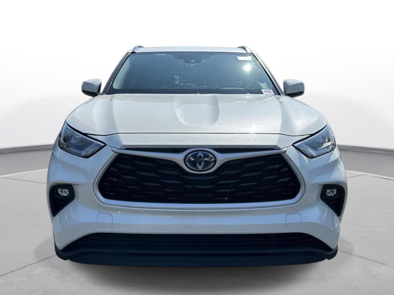 Used 2020 Blizzard Pearl Toyota XLE image 3