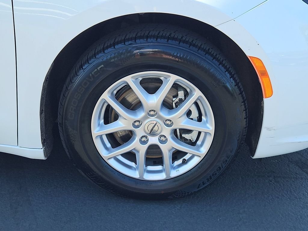 Used 2023 Bright White Clearcoat Chrysler Touring L image 30