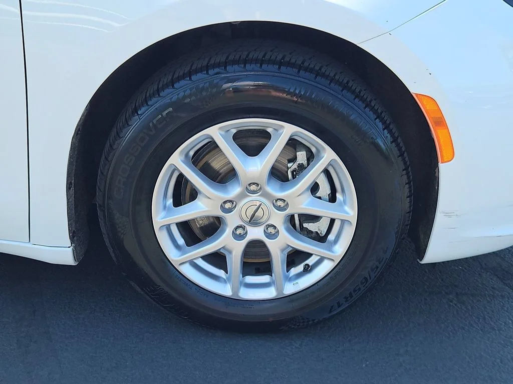 Used 2023 Bright White Clearcoat Chrysler Touring L image 30