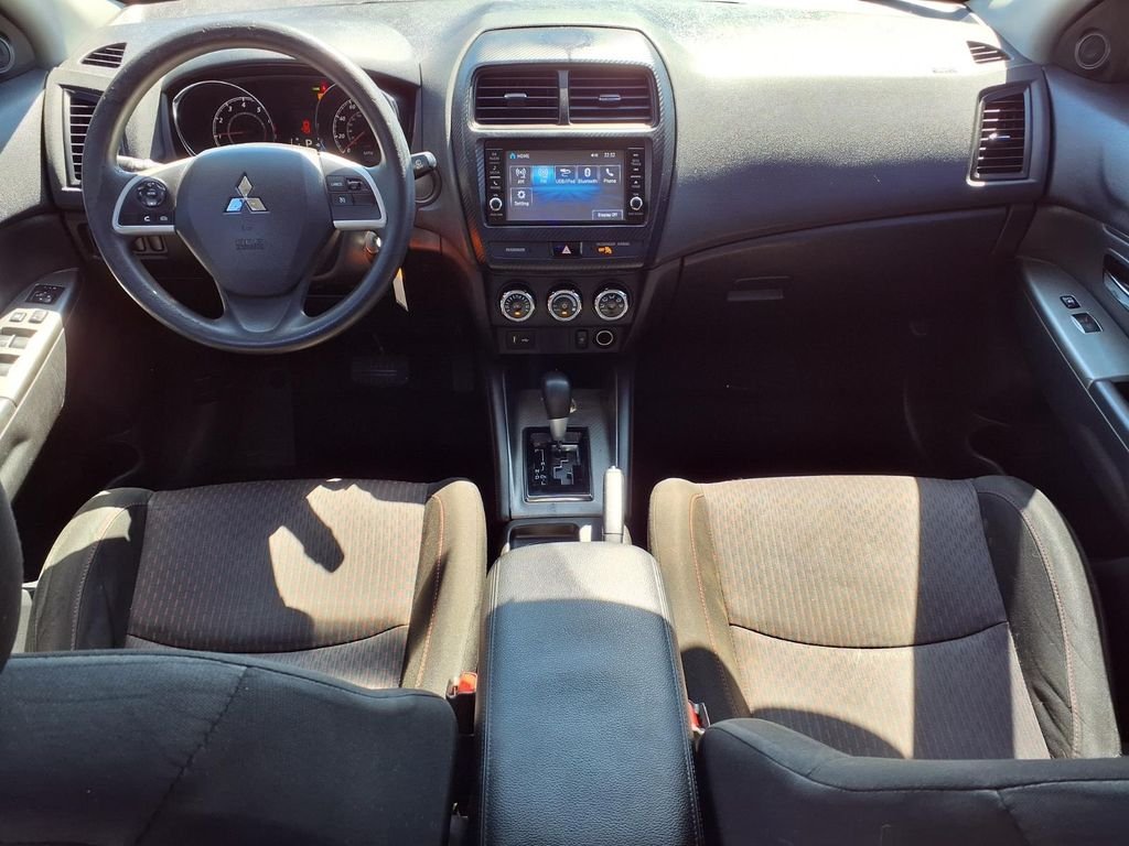 Used 2018 Silver Mitsubishi 2.0 ES image 10