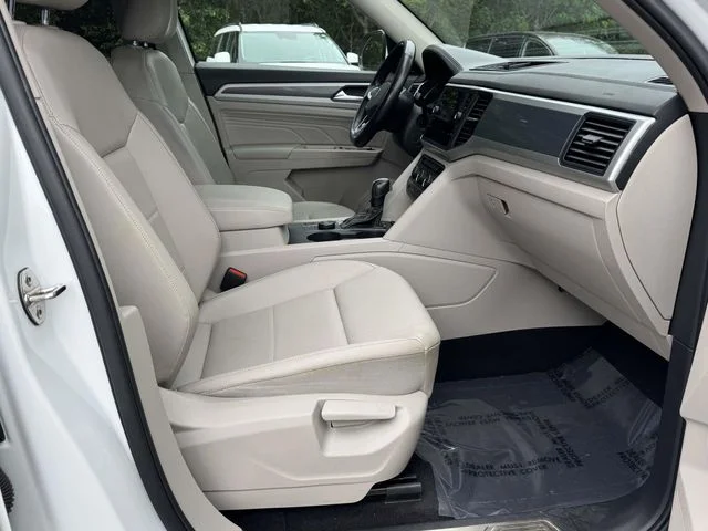 Used 2021 White Volkswagen 3.6L V6 SE w/Technology R-Line image 15