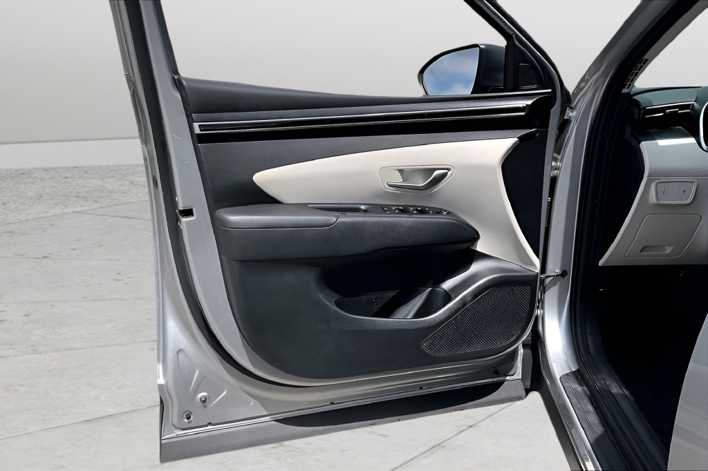Used 2022 Silver Hyundai SEL image 17