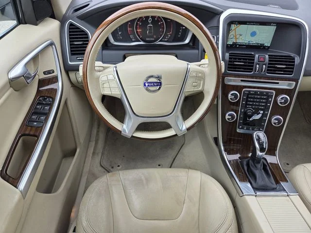 Used 2017 Silver Volvo T5 Inscription image 12