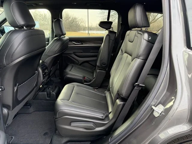 New 2025 Baltic Gray Metallic Clear-Coat Exterior Paint Jeep Limited image 12