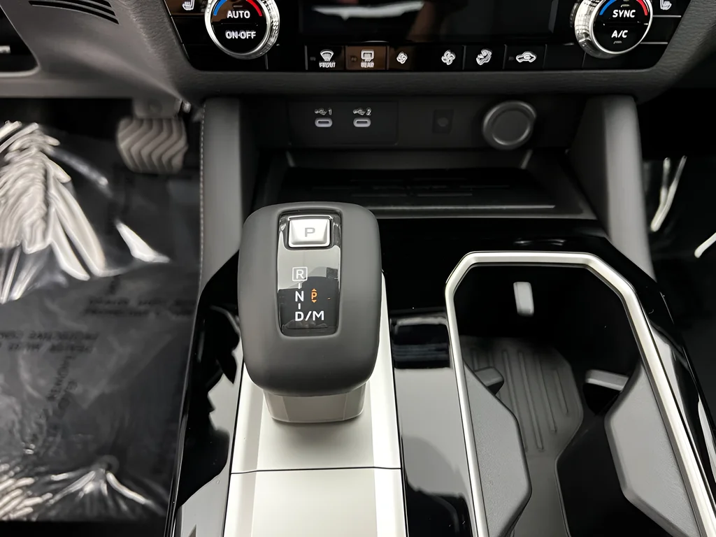 New 2026 White Diamond Mitsubishi LE image 29