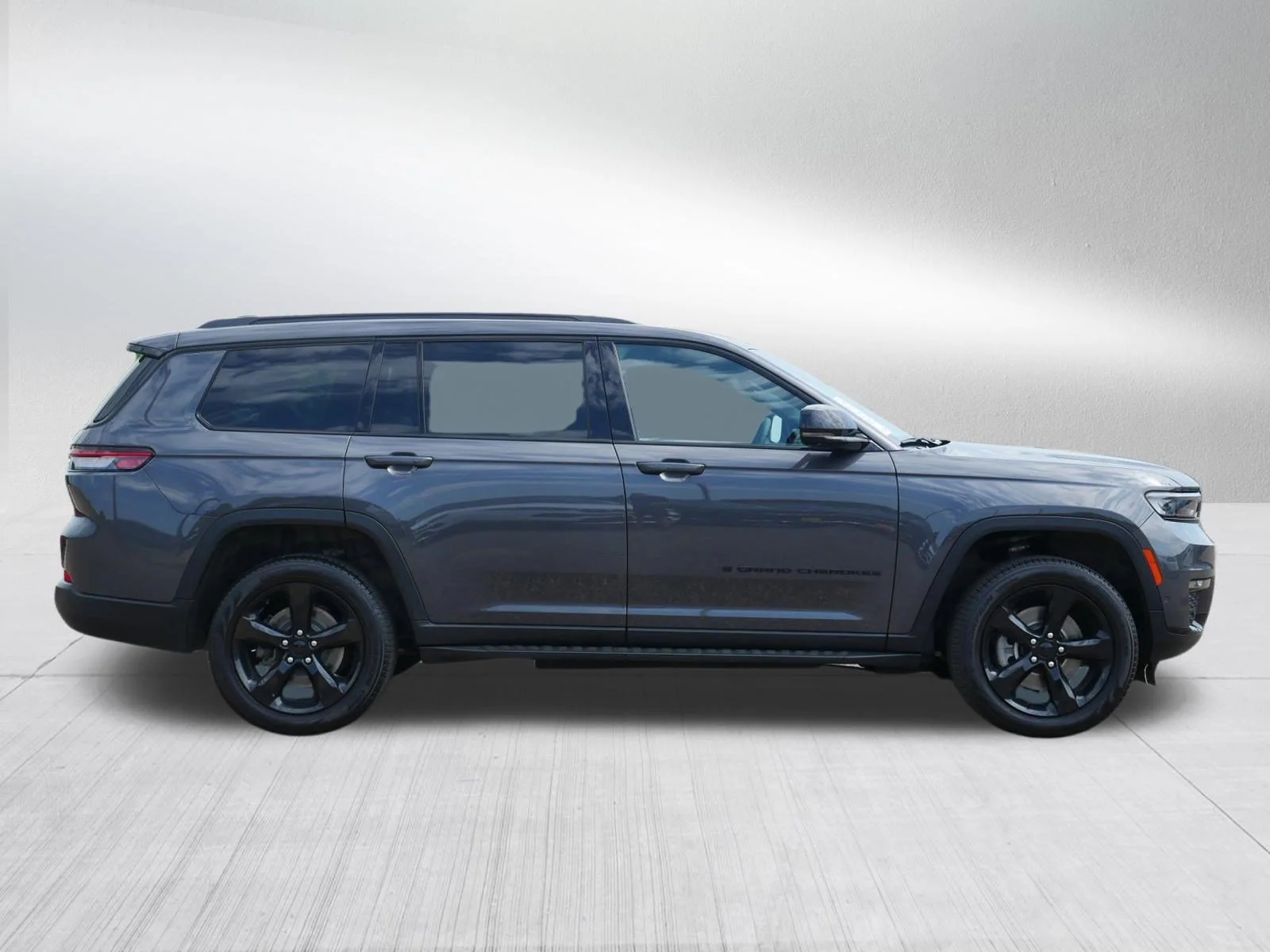 Used 2025 Baltic Gray Metallic Clearcoat Jeep Limited image 8
