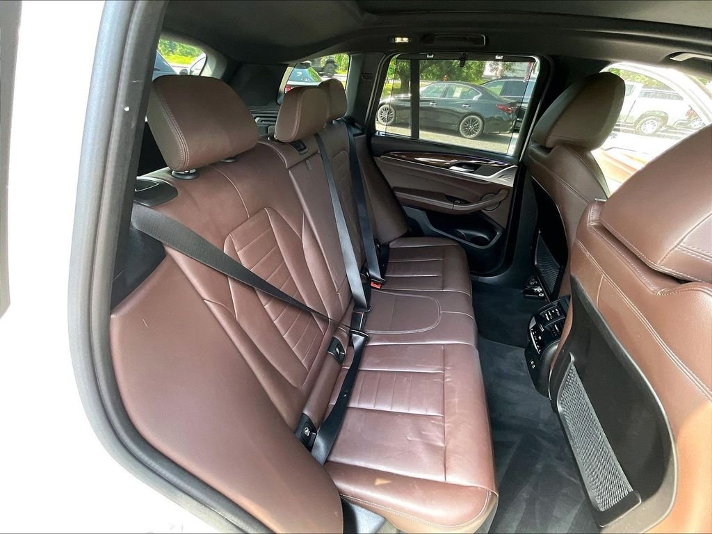 Used 2021 White BMW xDrive30i image 19