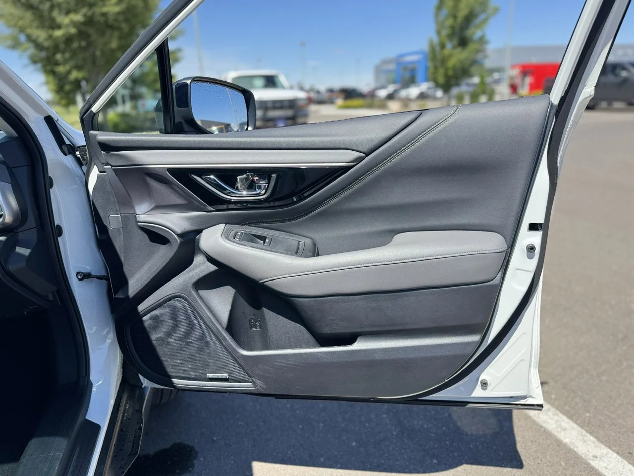 Certified Used 2025 Crystal White Pearl Subaru Onyx Edition image 44
