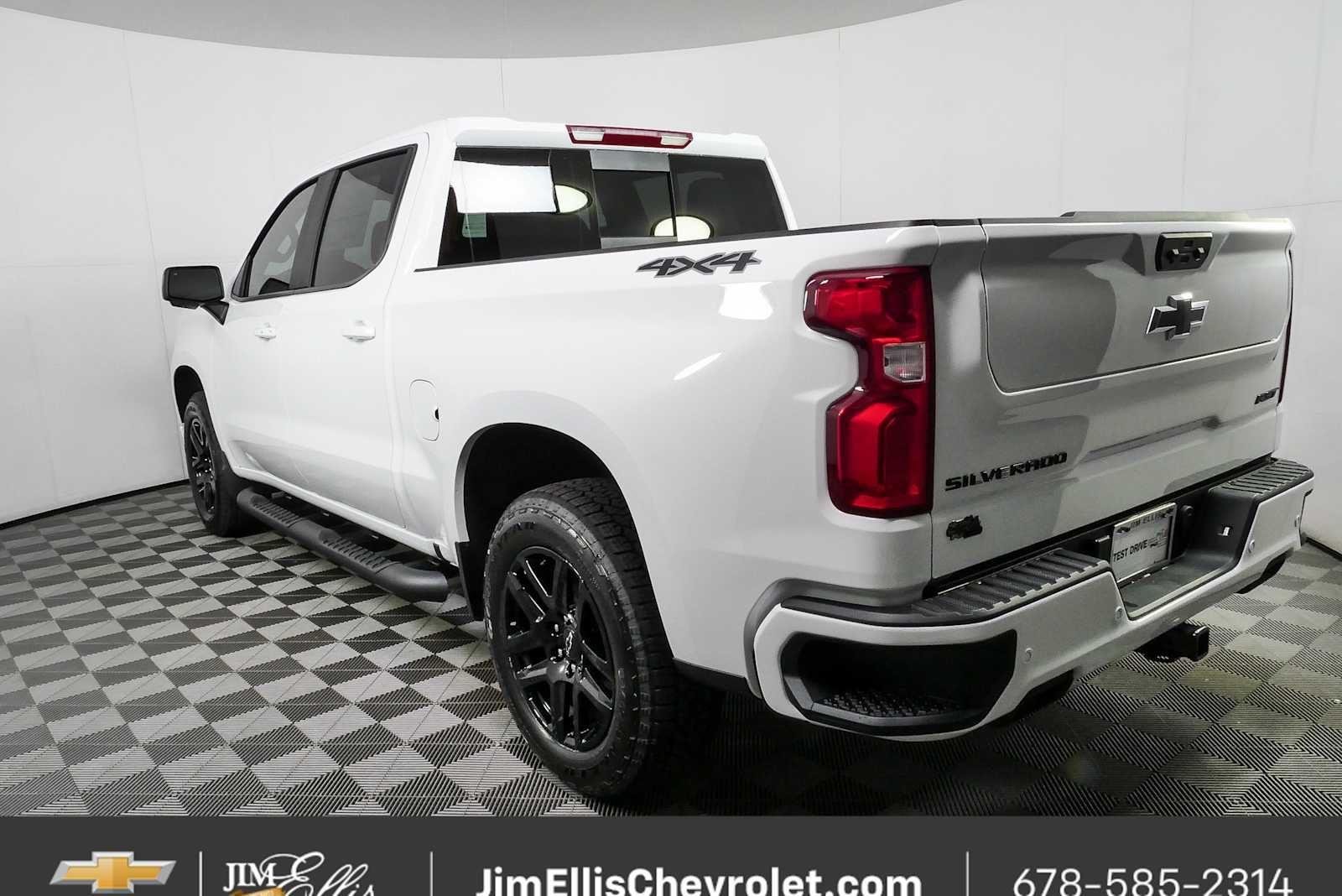 New 2026 Summit White Chevrolet RST image 29