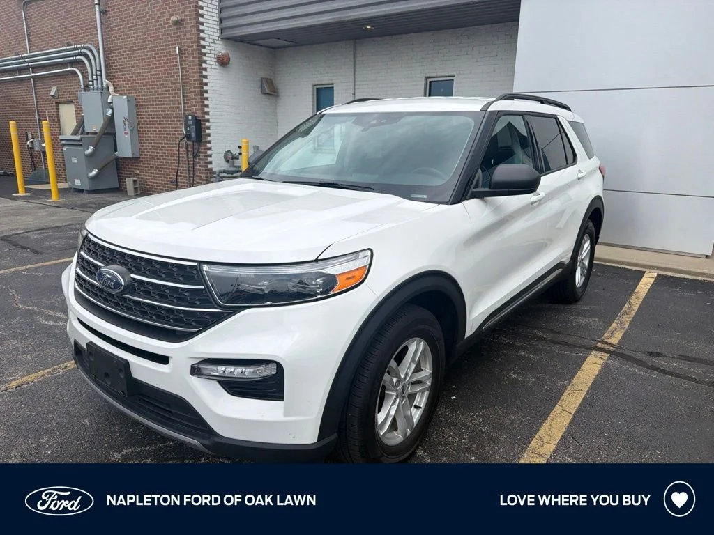Used 2023 White Metallic Ford XLT image 1