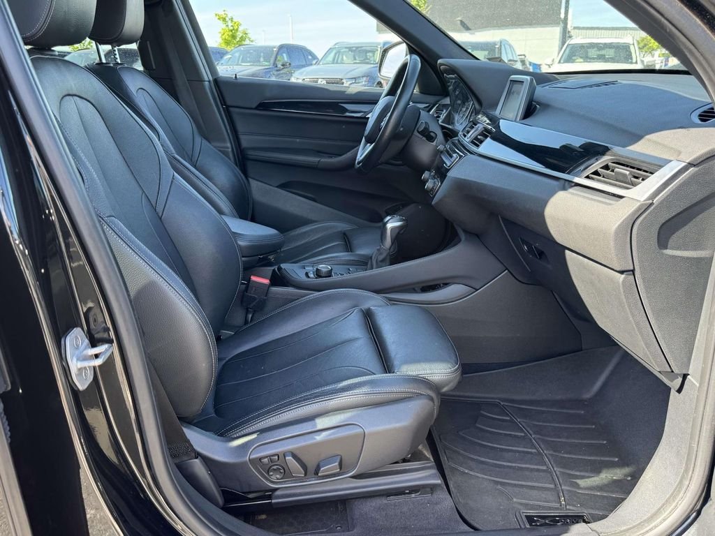 Used 2018 Black BMW sDrive28i image 16