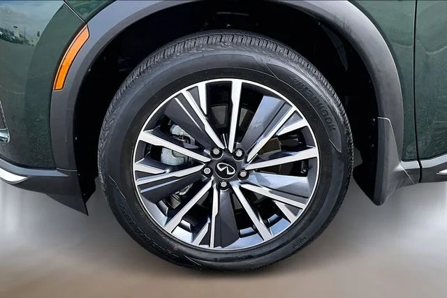 Used 2026 Green INFINITI LUXE image 29
